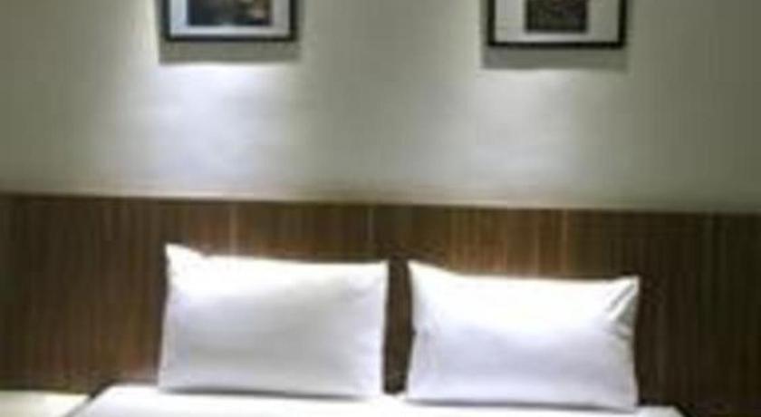 Hart Hotel Arjuna Матарам Екстериор снимка