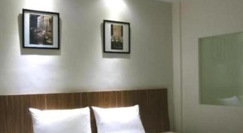 Hart Hotel Arjuna Матарам Екстериор снимка