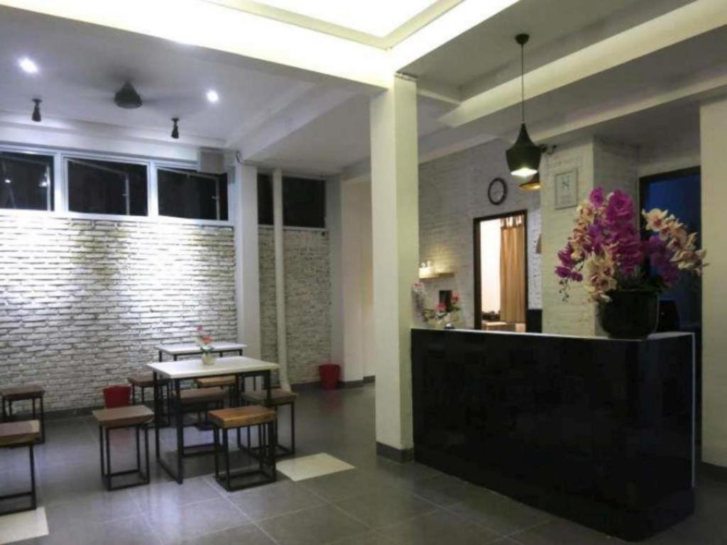 Hart Hotel Arjuna Матарам Екстериор снимка