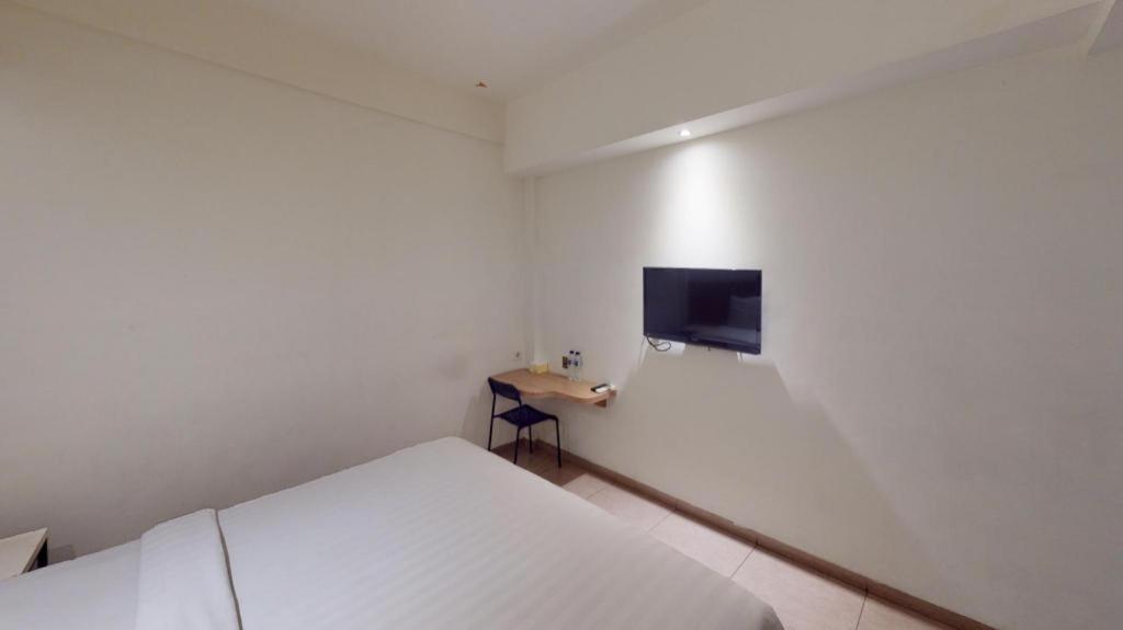 Hart Hotel Arjuna Матарам Екстериор снимка