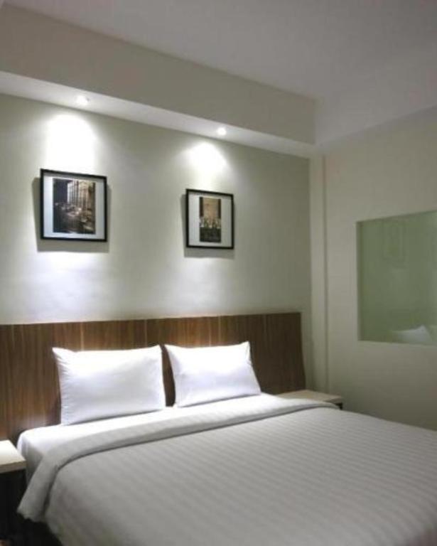 Hart Hotel Arjuna Матарам Екстериор снимка