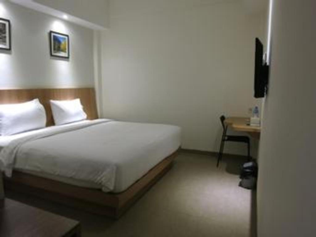 Hart Hotel Arjuna Матарам Екстериор снимка